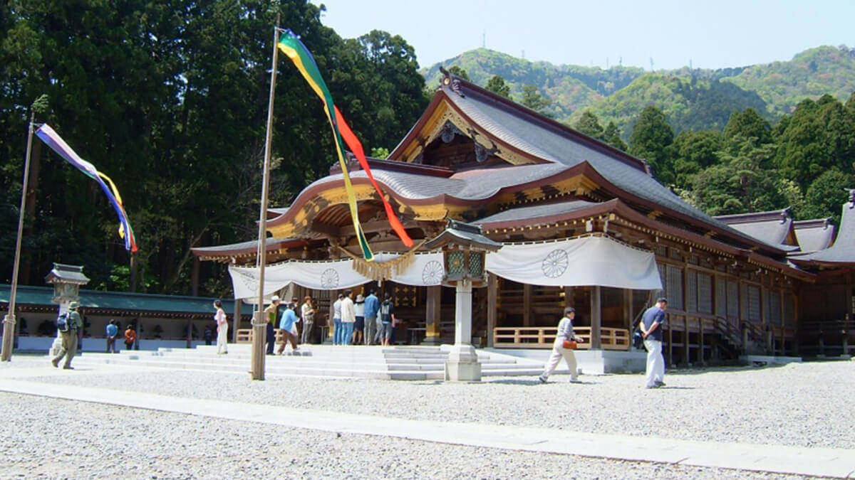 弥彦神社